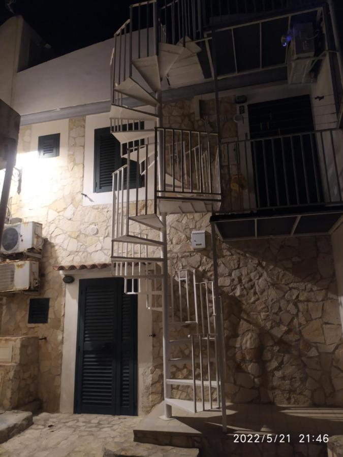 ヴィエステ Casina Viestanaヴィラ エクステリア 写真
